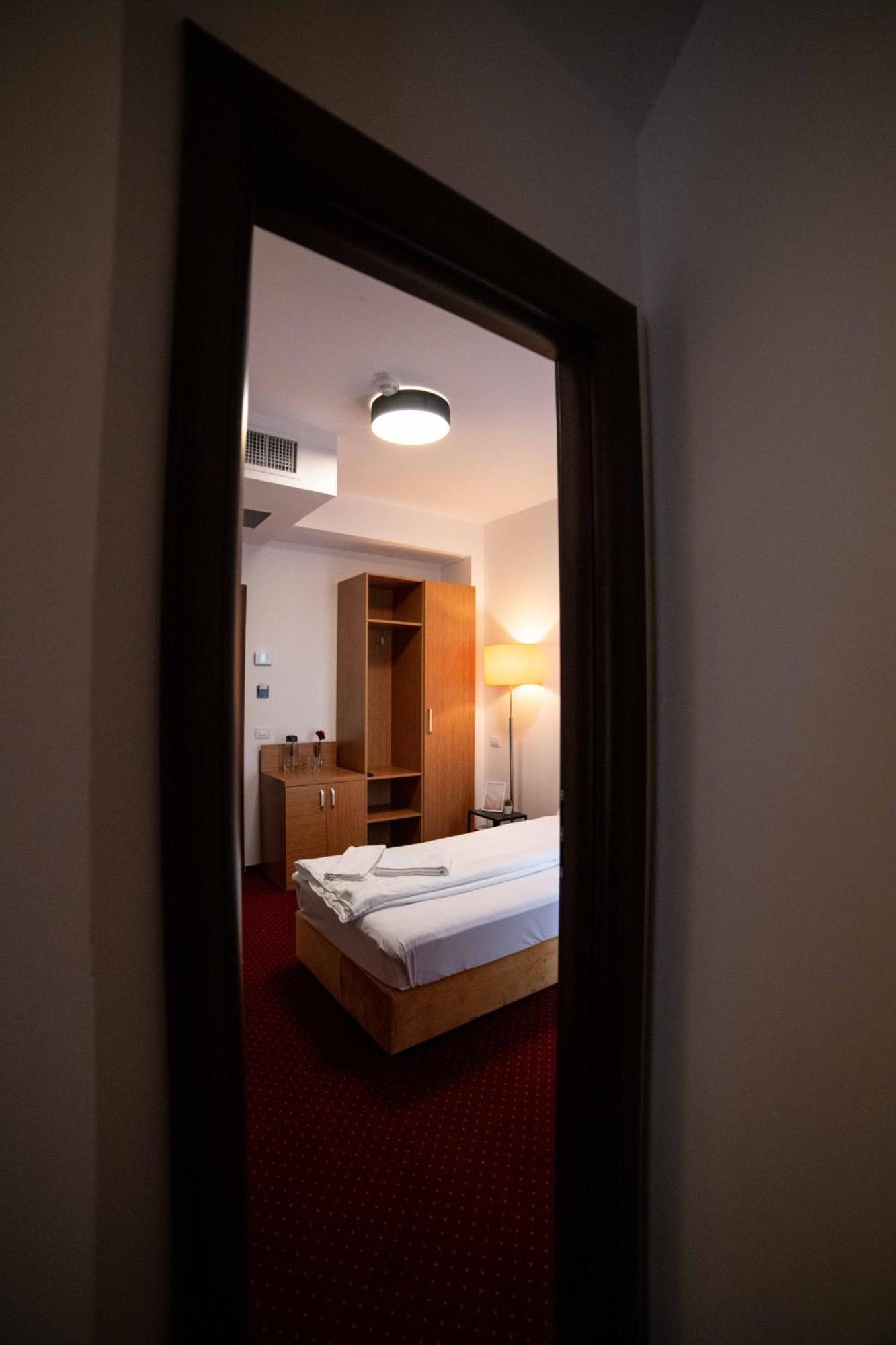 오토페니 Bucharest Airport Accomodation 아파트 호텔 외부 사진