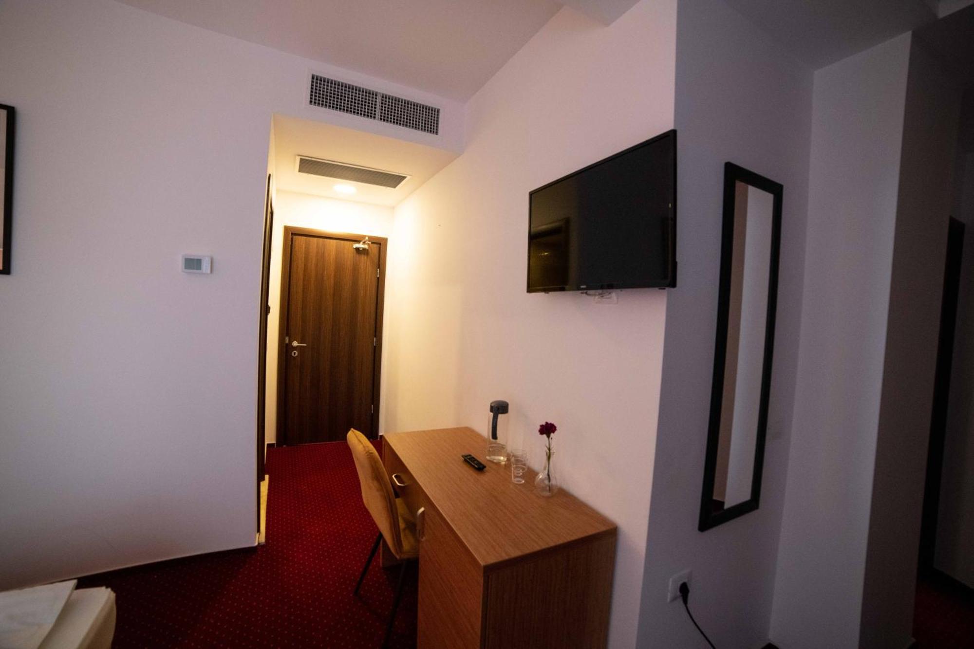 오토페니 Bucharest Airport Accomodation 아파트 호텔 외부 사진